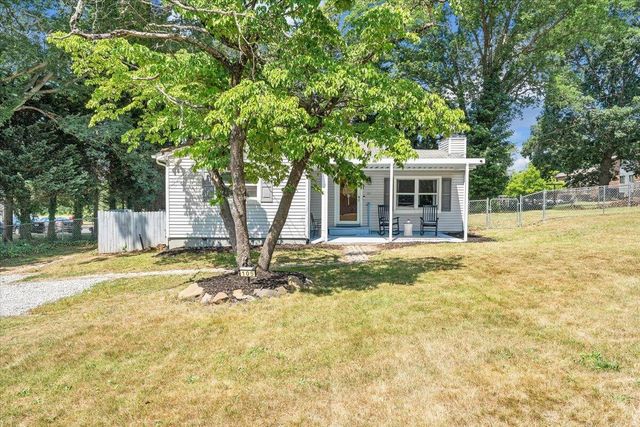 105 Barnett RD, Salem, VA 24153