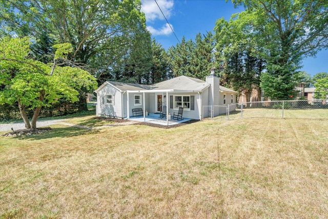 105 Barnett RD, Salem, VA 24153