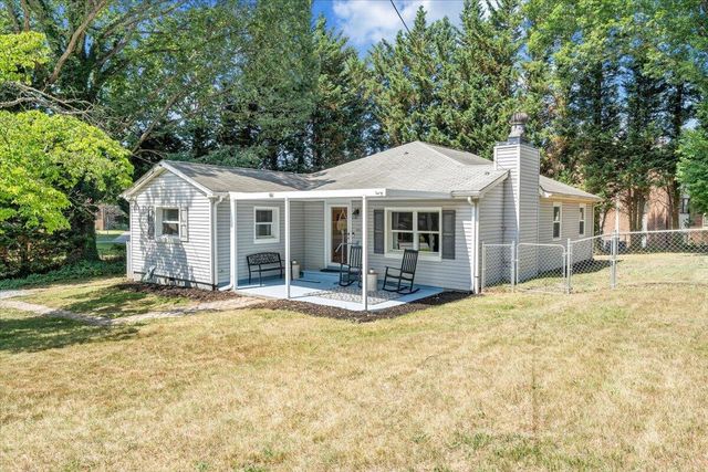 105 Barnett RD, Salem, VA 24153