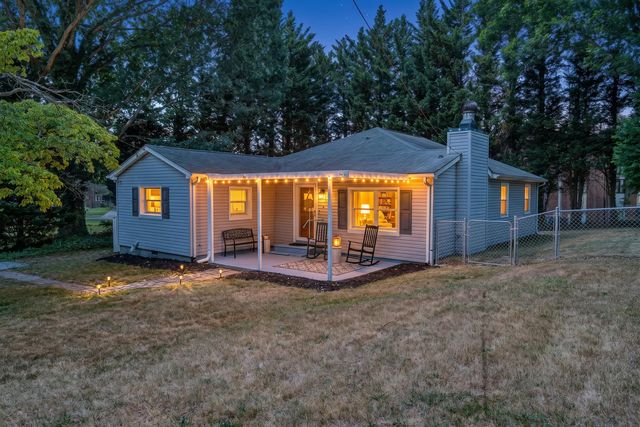 105 Barnett RD, Salem, VA 24153