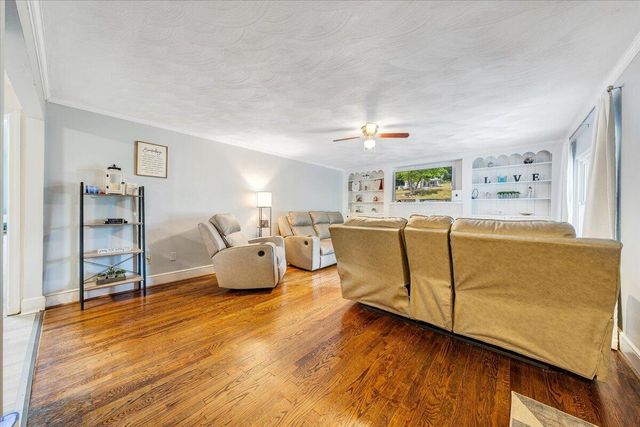 105 Barnett RD, Salem, VA 24153