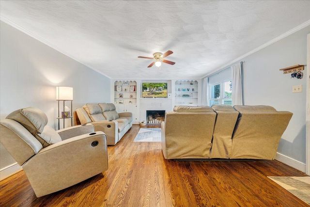 105 Barnett RD, Salem, VA 24153
