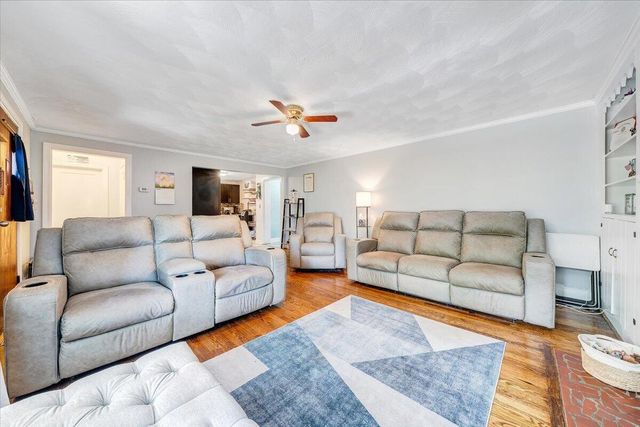 105 Barnett RD, Salem, VA 24153