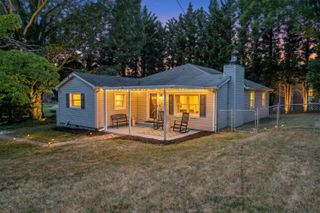 105 Barnett RD, Salem, VA 24153