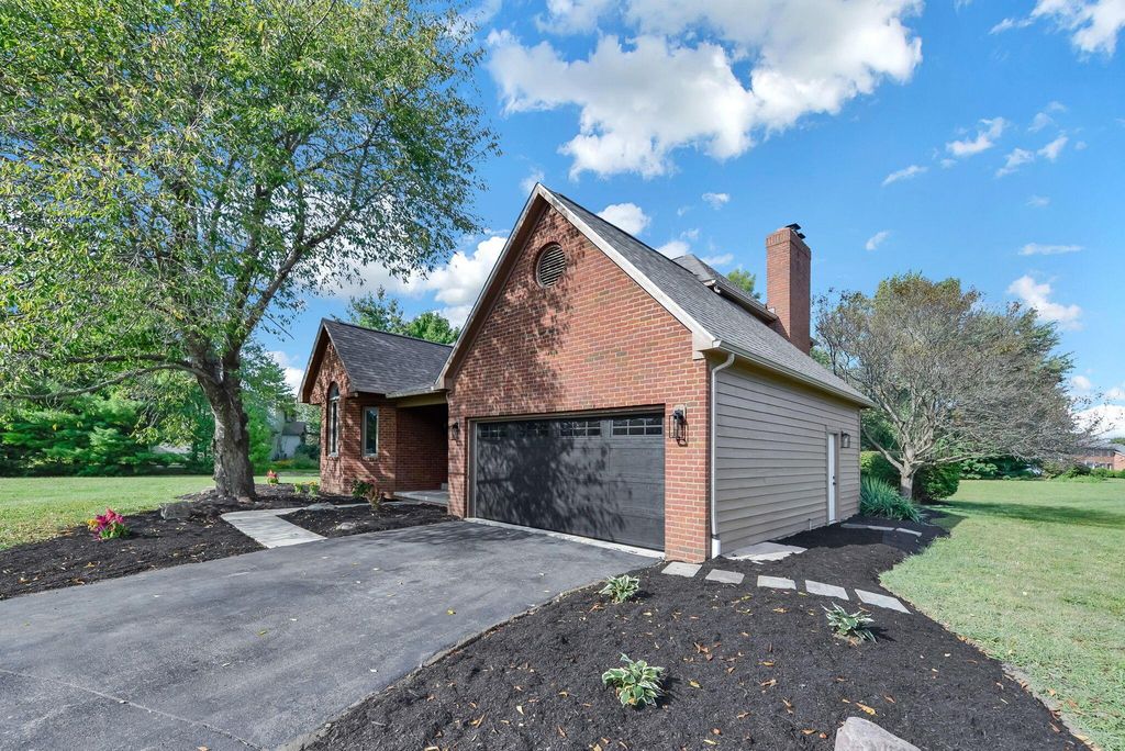 7290 Concord Bend Drive, Powell, OH 43065