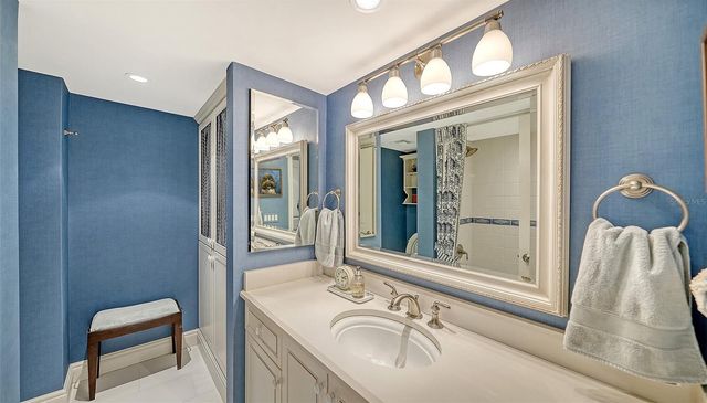 988 BOULEVARD OF THE ARTS S1814, Sarasota, FL 34236