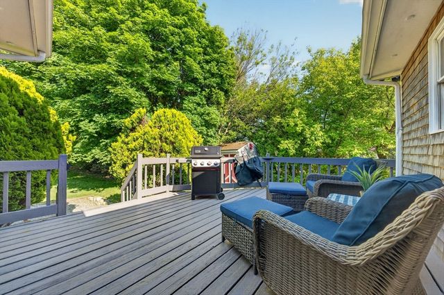 133 Sycamore St, Fairhaven, MA 02719