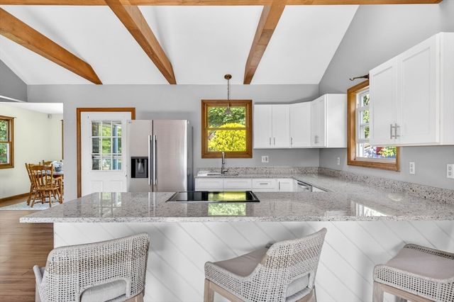 133 Sycamore St, Fairhaven, MA 02719