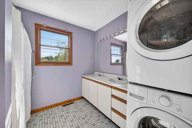133 Sycamore St, Fairhaven, MA 02719