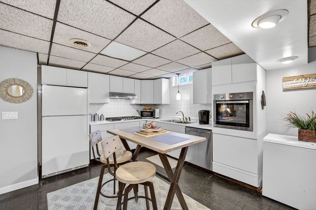 133 Sycamore St, Fairhaven, MA 02719