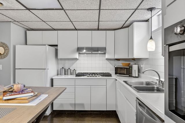 133 Sycamore St, Fairhaven, MA 02719