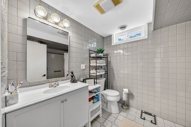 133 Sycamore St, Fairhaven, MA 02719