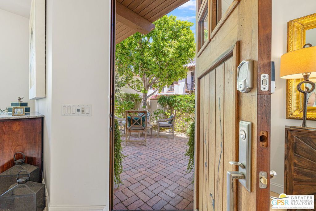 Image 11 of property listing at 253 Calle La Soledad, Palm Springs, CA 92262