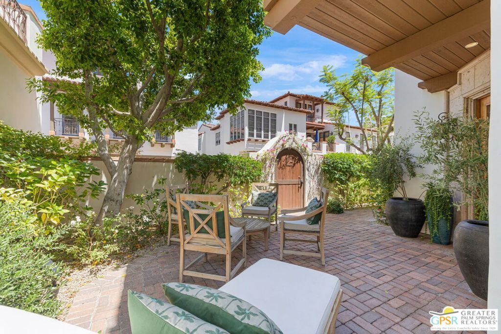 Image 8 of property listing at 253 Calle La Soledad, Palm Springs, CA 92262