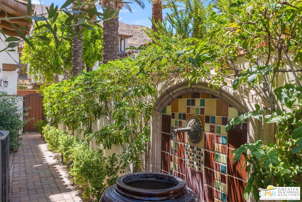 Image 9 of property listing at 253 Calle La Soledad, Palm Springs, CA 92262