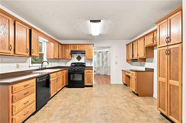 302 Crabapple Court, Powder Springs, GA 30127