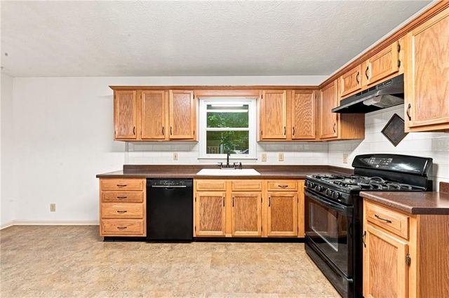 302 Crabapple Court, Powder Springs, GA 30127