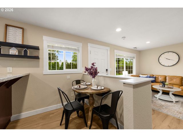 14724 Se MARKET Ct, Portland, OR 97233