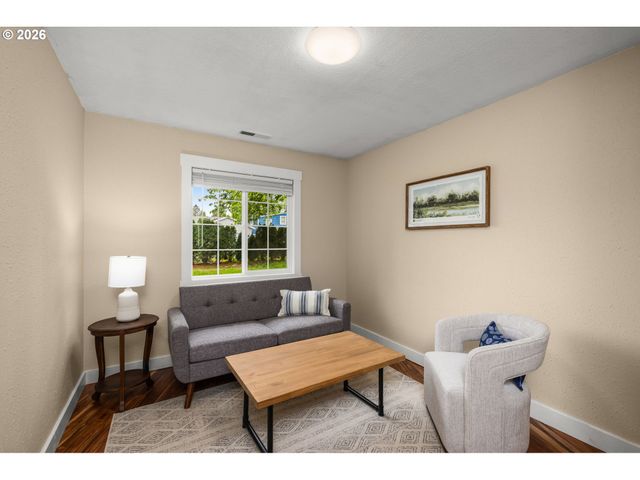 14724 Se MARKET Ct, Portland, OR 97233