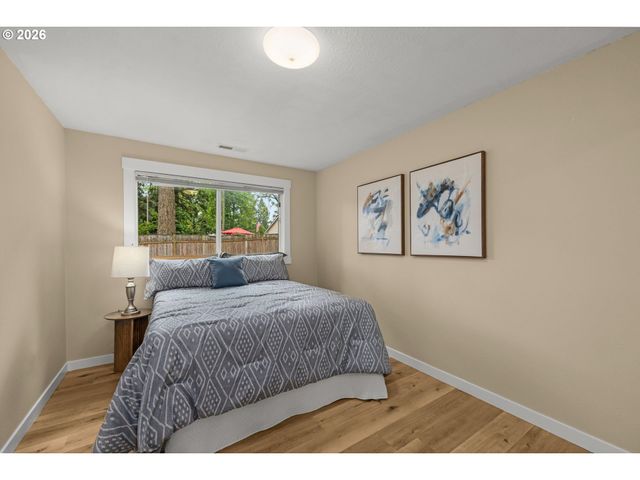 14724 Se MARKET Ct, Portland, OR 97233
