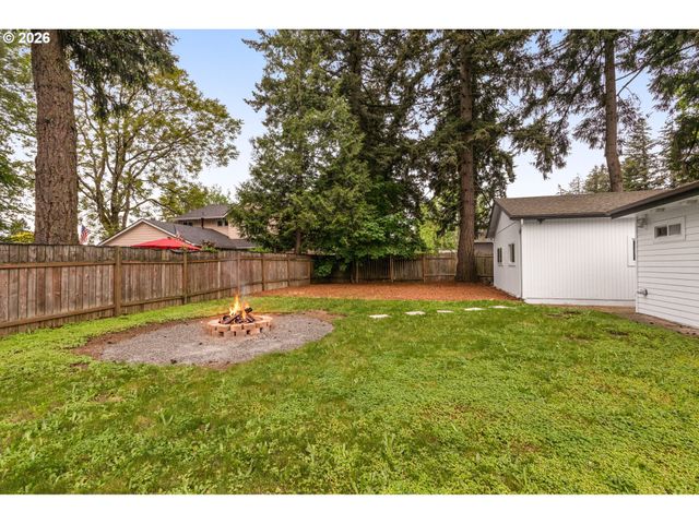 14724 Se MARKET Ct, Portland, OR 97233