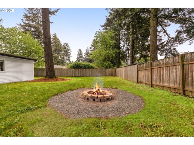 14724 Se MARKET Ct, Portland, OR 97233