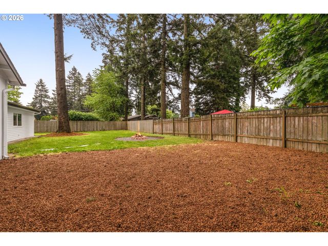 14724 Se MARKET Ct, Portland, OR 97233