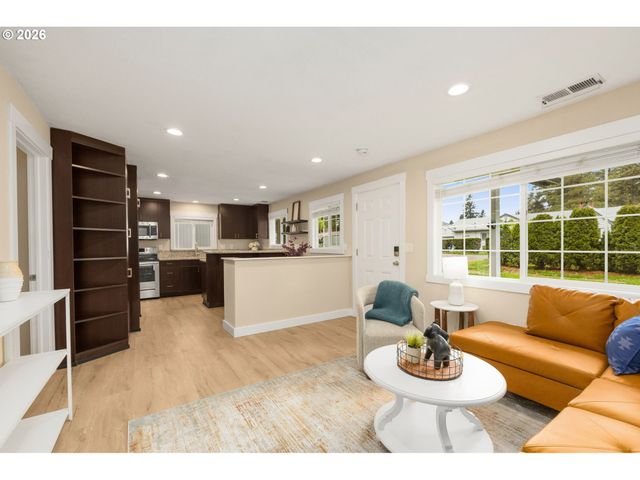 14724 Se MARKET Ct, Portland, OR 97233