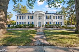 204 Cloverly Road, Grosse Pointe Farms, MI 48236