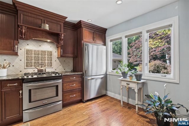 30 Litchult Lane, Mahwah, NJ 07430