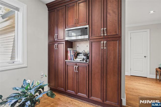 30 Litchult Lane, Mahwah, NJ 07430