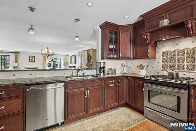 30 Litchult Lane, Mahwah, NJ 07430