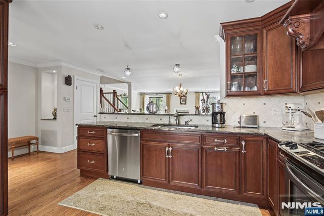 30 Litchult Lane, Mahwah, NJ 07430