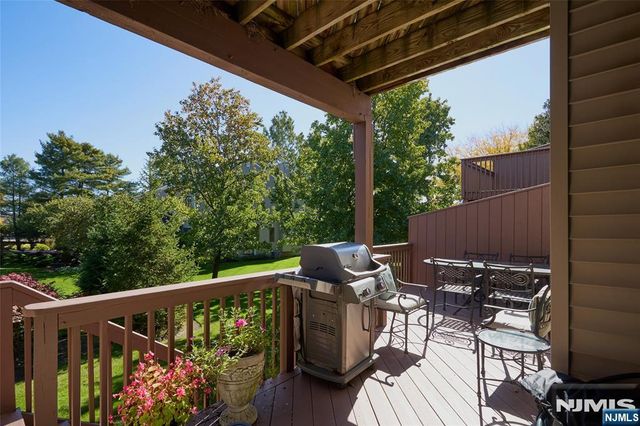 30 Litchult Lane, Mahwah, NJ 07430