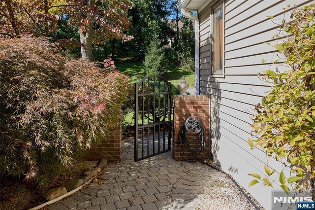30 Litchult Lane, Mahwah, NJ 07430