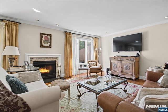 30 Litchult Lane, Mahwah, NJ 07430