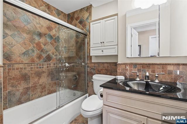 30 Litchult Lane, Mahwah, NJ 07430
