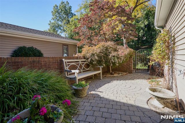 30 Litchult Lane, Mahwah, NJ 07430