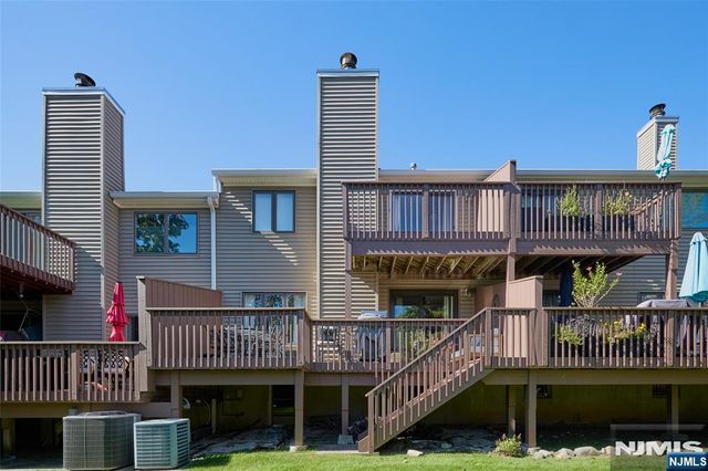 30 Litchult Lane, Mahwah, NJ 07430
