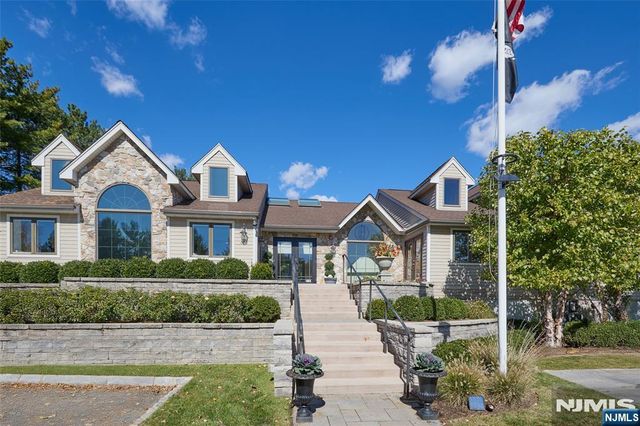 30 Litchult Lane, Mahwah, NJ 07430