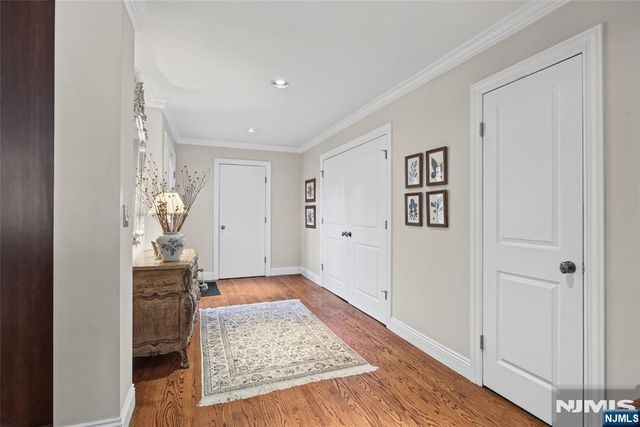 30 Litchult Lane, Mahwah, NJ 07430