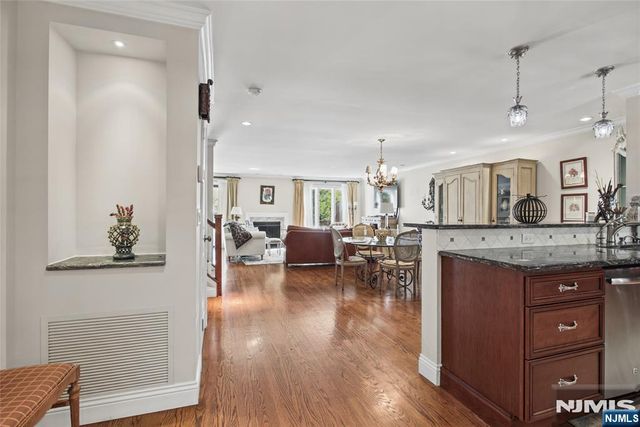 30 Litchult Lane, Mahwah, NJ 07430
