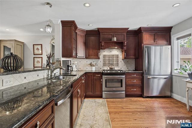 30 Litchult Lane, Mahwah, NJ 07430