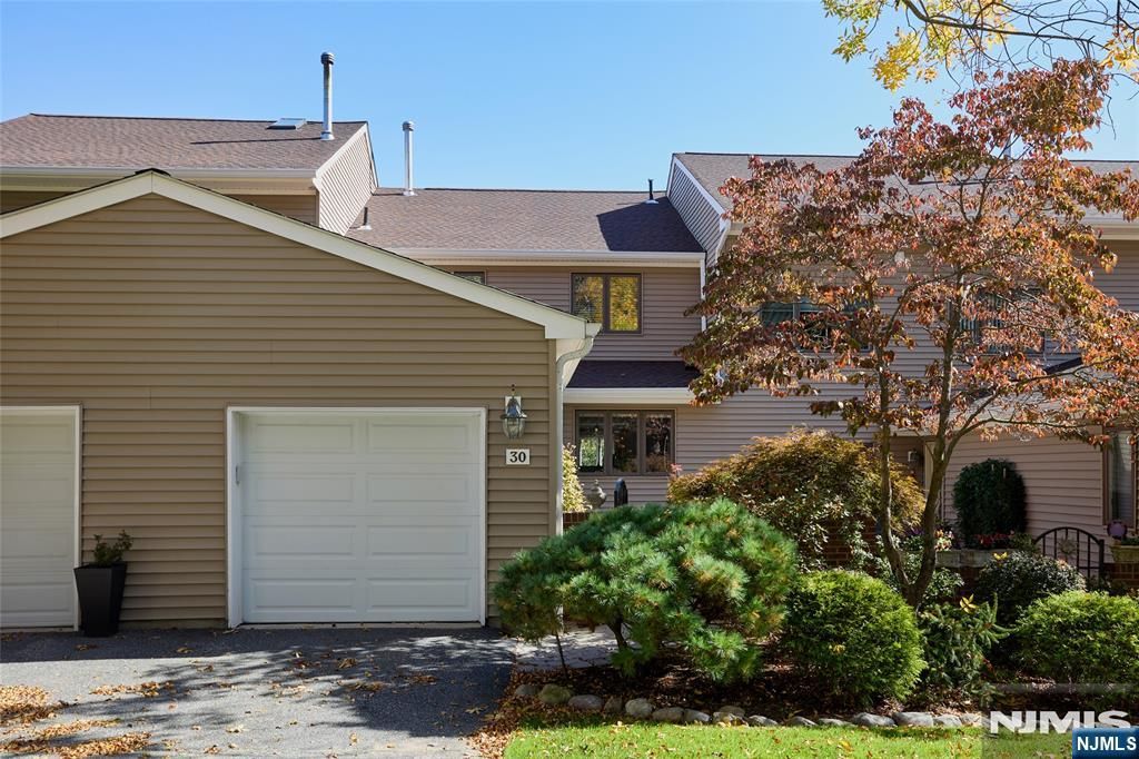 30 Litchult Lane, Mahwah, NJ 07430