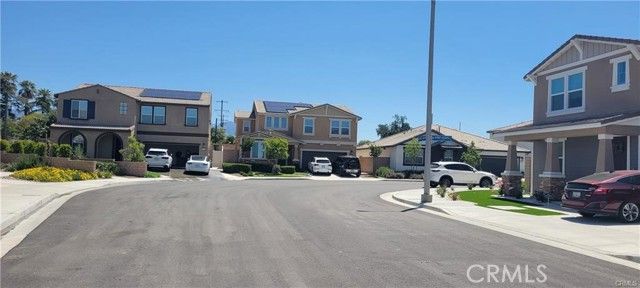 833 Half Moon Avenue, Redlands, CA 92374