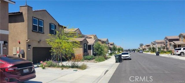 833 Half Moon Avenue, Redlands, CA 92374