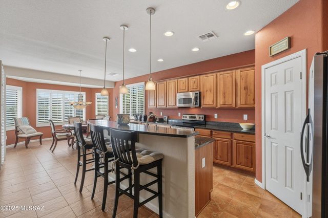 2212 E Bluejay Bluff Lane, Green Valley, AZ 85614