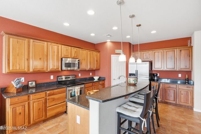 2212 E Bluejay Bluff Lane, Green Valley, AZ 85614