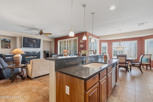 2212 E Bluejay Bluff Lane, Green Valley, AZ 85614