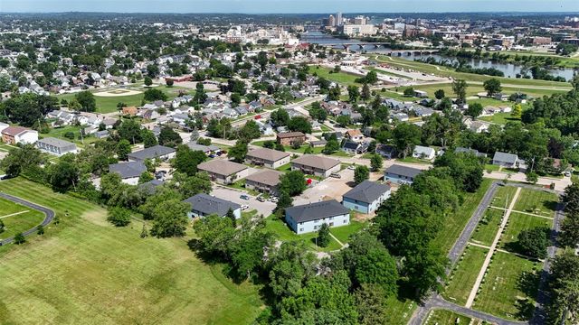 16 Aossey Lane SW, Cedar Rapids, IA 52404